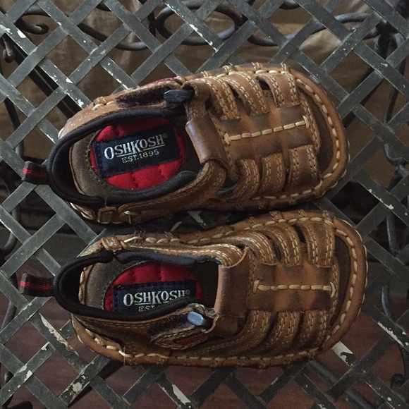 Oshkosh est. 1895 boy shous size 5.M - Picture 1 of 8